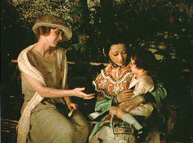 Файл:Anna May Wong holds child in The Toll of the Sea.jpg