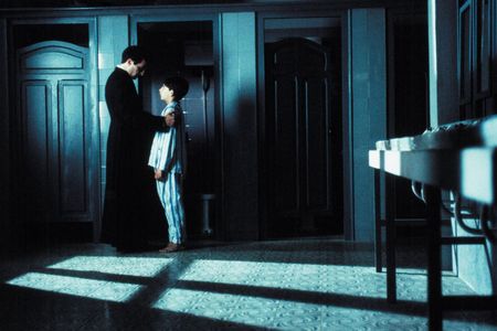 Файл:Mala educacion La 2004 movie screen 3.jpg