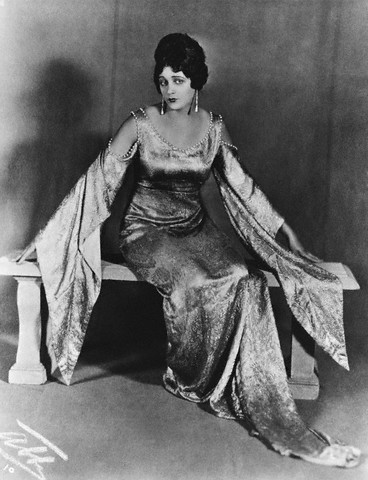 Файл:Barbara-La-Marr-1920.jpg