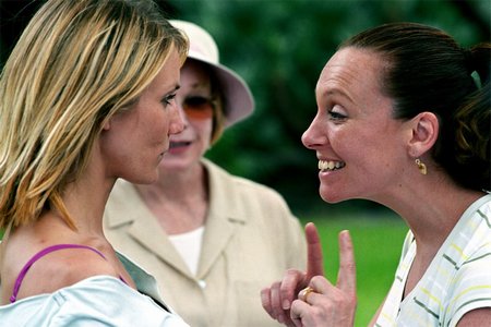 Файл:In Her Shoes 2005 movie screen 2.jpg