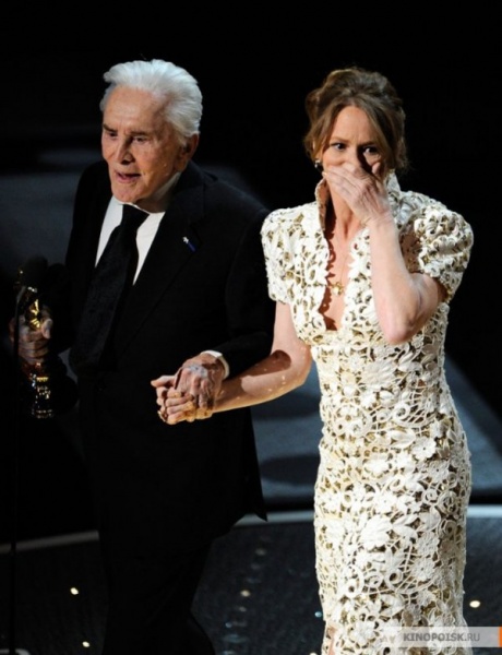 Файл:The 83rd Annual Academy Awards 2011 movie screen 3.jpg