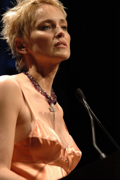 Файл:Sharon-Stone-in-San-Francisco.JPG